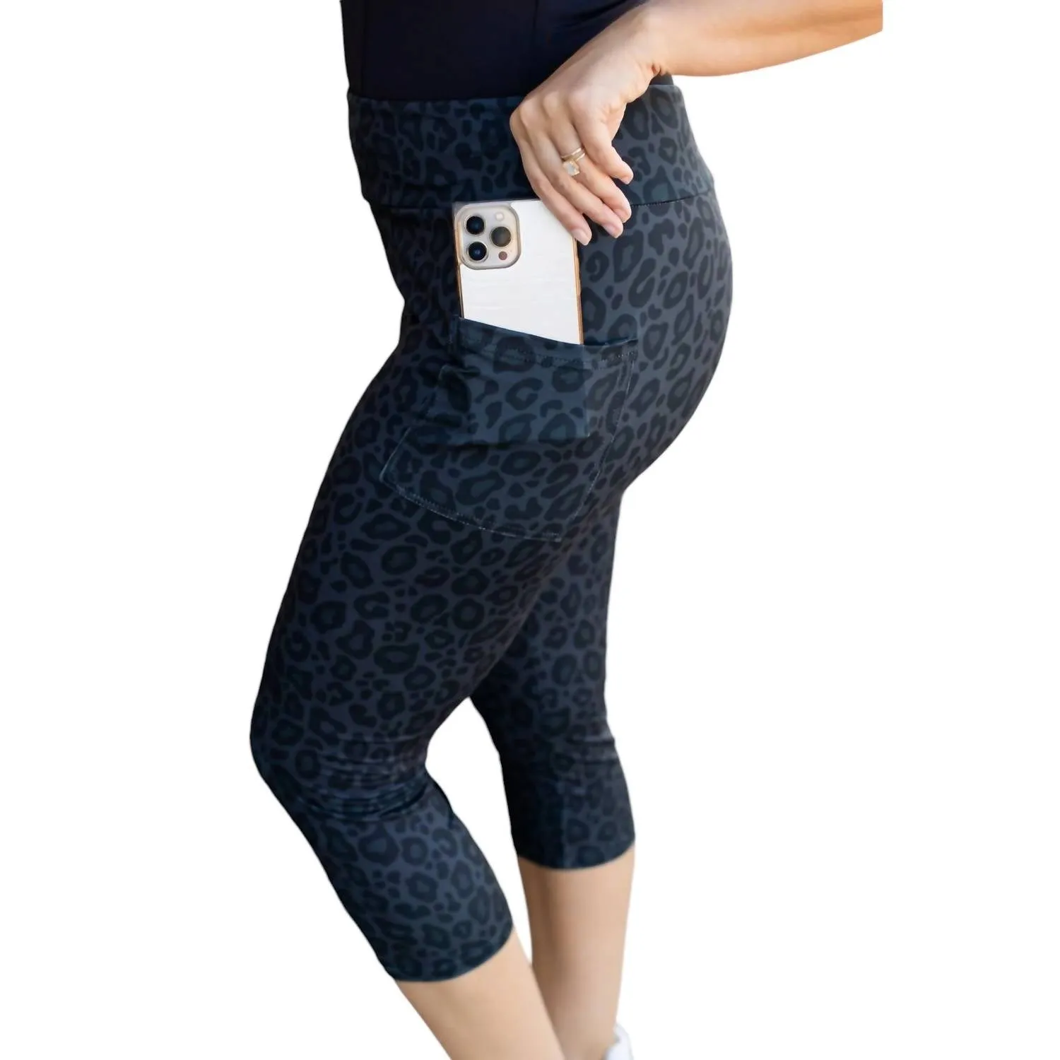 Capri Leggings With Pockets In Black Leopard