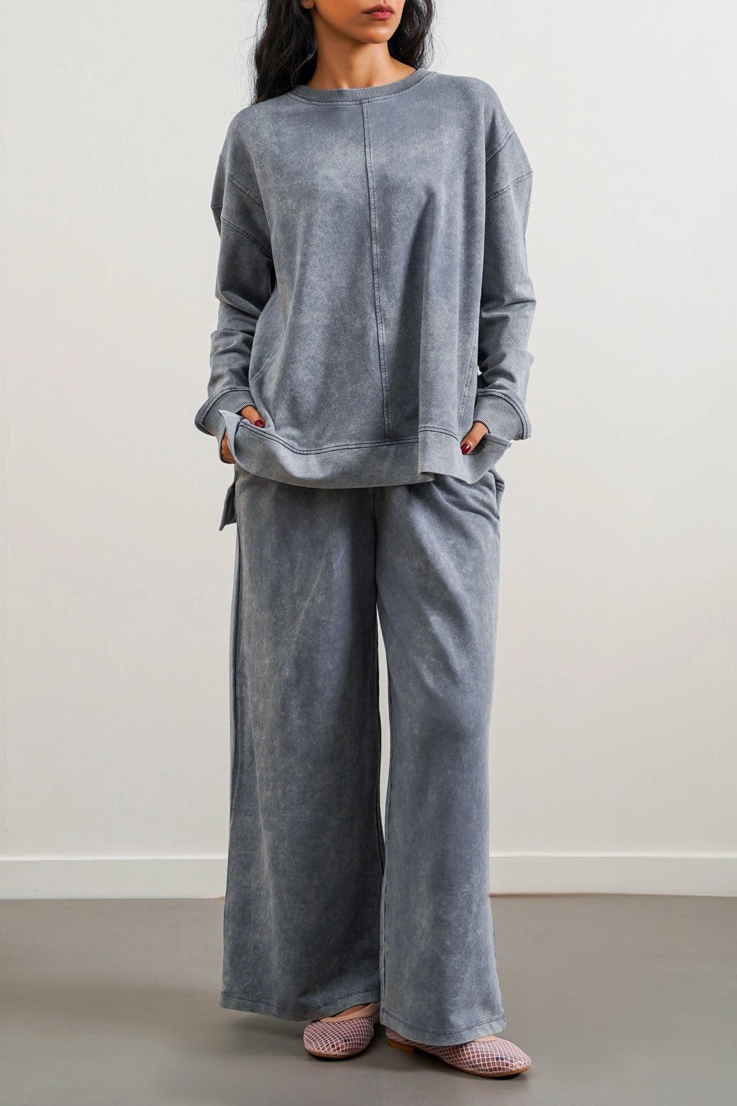 CLASSIC  WASHED-EFFECT SWEATSHIRT