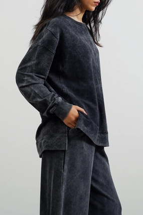 CLASSIC  WASHED-EFFECT SWEATSHIRT