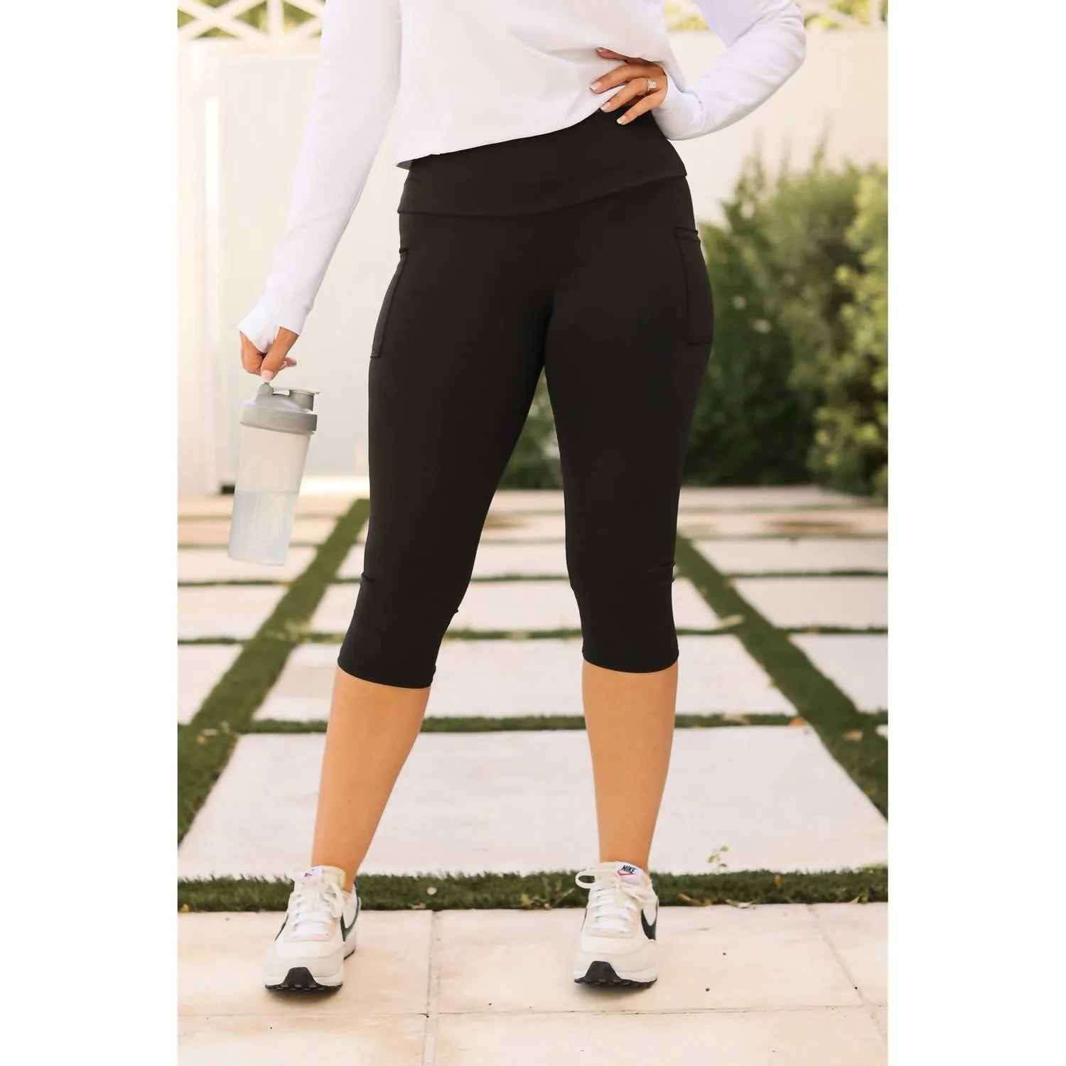 The Chelsea Capri Leggings In Black
